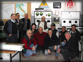 foto di alcuni volontari  scattata nella sede dell'associazine nell'Aprile 2004